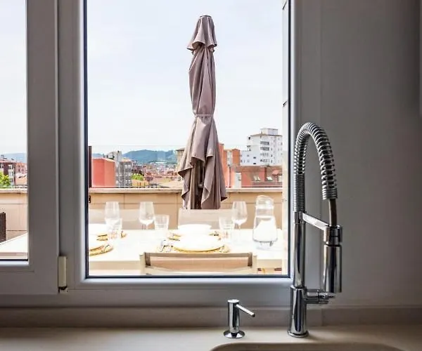 Apartamento Lujoso ático Entre 2 Playas Con Garaje, Terraza, Vistas Y Wifi Gijón
