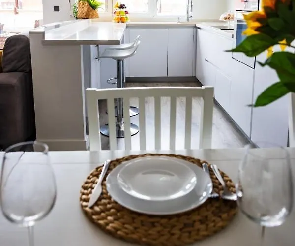 Apartamento Lujoso ático Entre 2 Playas Con Garaje, Terraza, Vistas Y Wifi Gijón