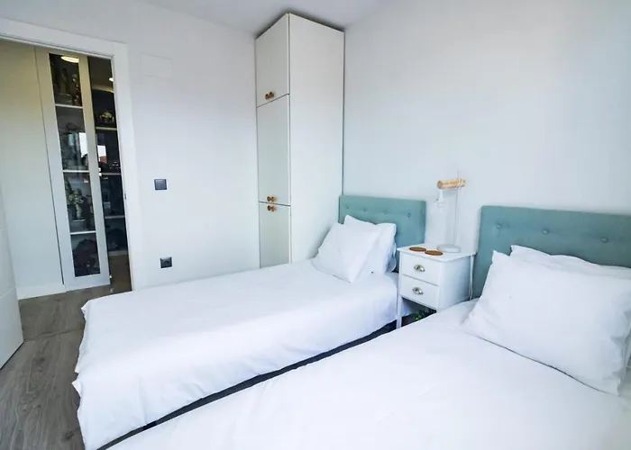 Lujoso ático Entre 2 Playas Con Garaje, Terraza, Vistas Y Wifi *