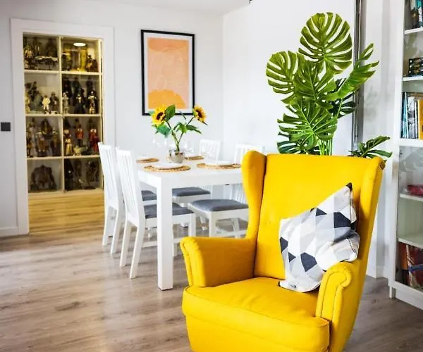 Apartamento Lujoso ático Entre 2 Playas Con Garaje, Terraza, Vistas Y Wifi *